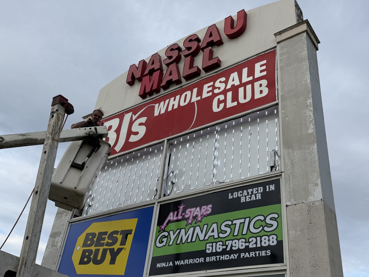 Retail wall sign installation