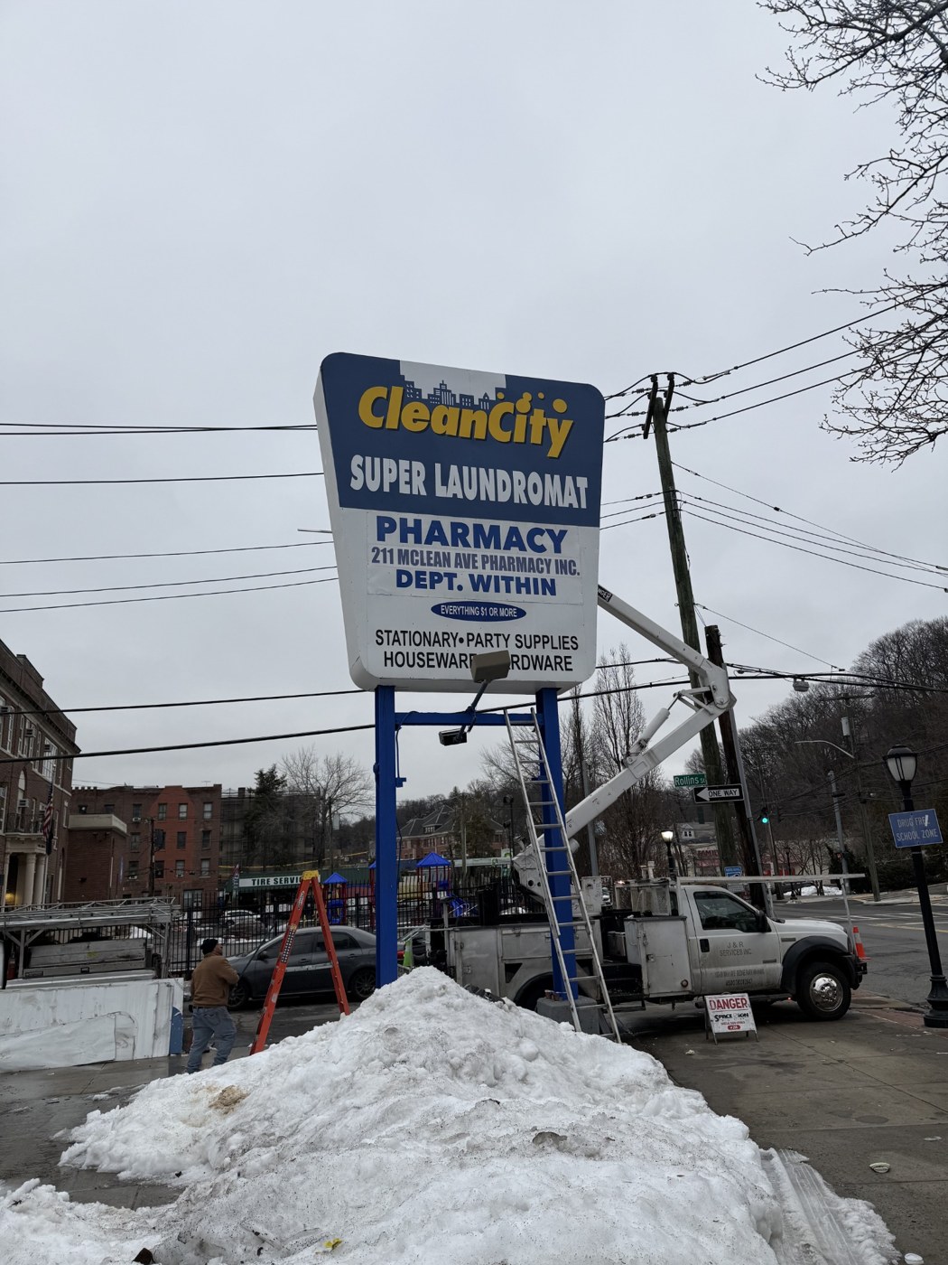 Freestanding roadside sign